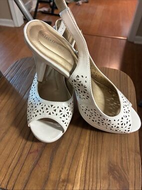 Andrew Geller White Laser-Cut Peep Toe Slingback Heels with Gold Insole